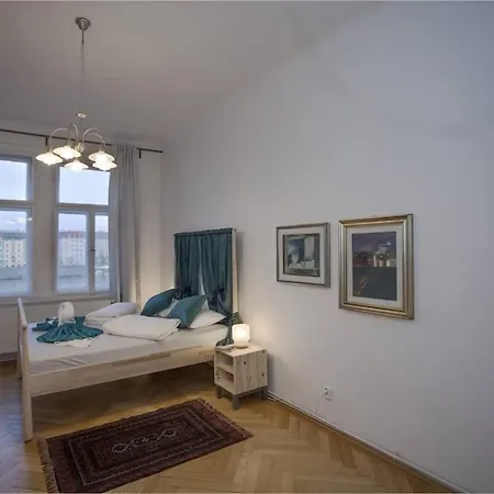 Stunning Riverview Apartment