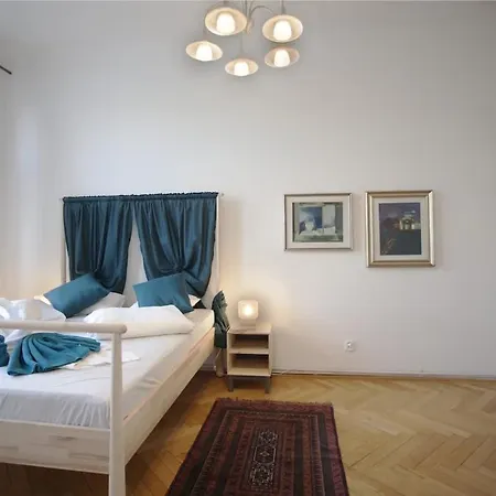 Stunning Riverview Apartment