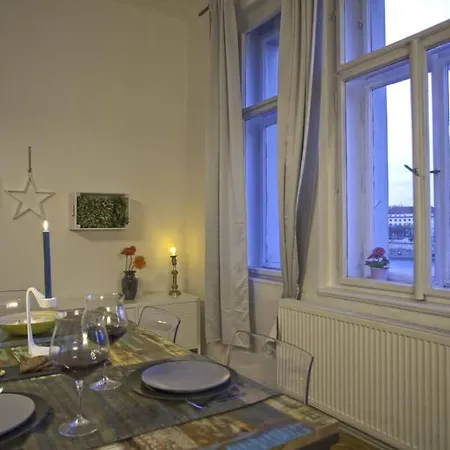 Apartment Stunning Riverview Prag